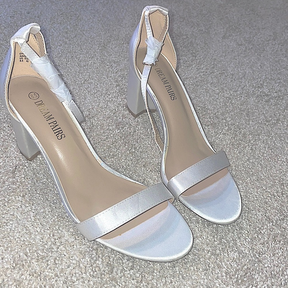 Dream pairs white satin shoes block heels 8.5